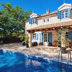 Mare Villa