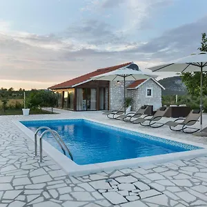 Mali Raj Villa